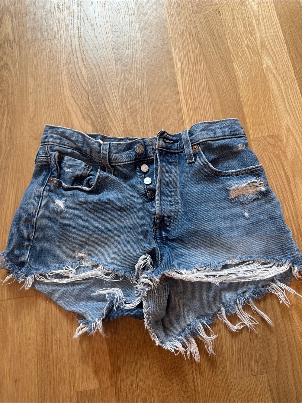 Frayed High-Waist Distressed Denim Shorts - Blue 501 Levi’s shorts
